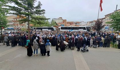 Simav’dan 80 hacı adayı dualarla kutsal topraklara uğurlandı