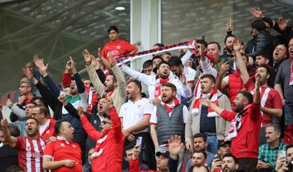 Sivassporlu taraftarlar, Bodrum FK maçına ilgi gösterdi