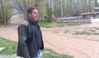 Sivas’ta dere taştı, köyün sokakları nehre döndü