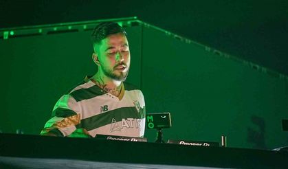 Türk DJ Mahmut Orhan sahneye Bursaspor formasıyla çıktı