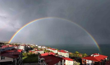 Van Gölü’nde gökkuşağı görsel şölen oluşturdu