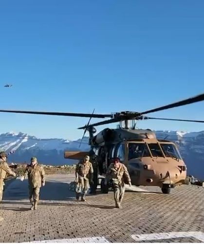 Kara Kuvvetleri Komutanı Orgeneral Bayraktaroğlu, sınırdaki Mehmetçikle iftar açtı