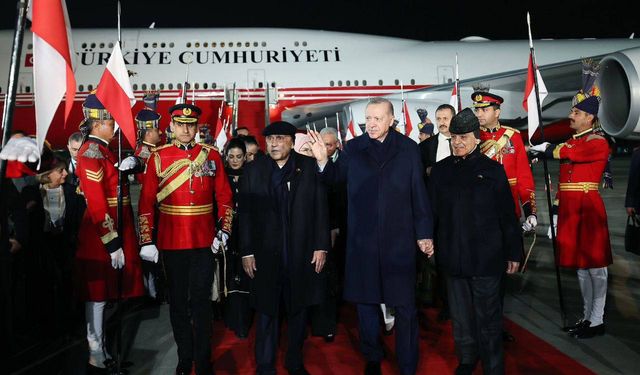 Cumhurbaşkanı Erdoğan, Pakistan’da Resmi Törenle Karşılandı