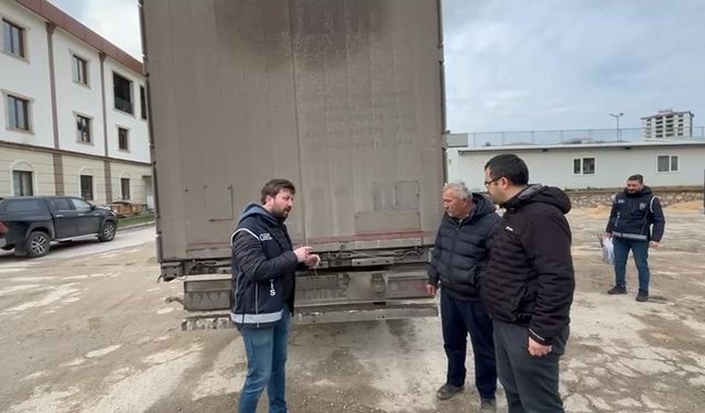 Amasya’da içinden 24 kaçak göçmen çıkan tırın sürücüsü tutuklandı