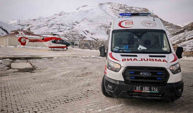 Bahçesaray’da 65 yaşındaki hasta helikopter ambulansla Van’a sevk edildi