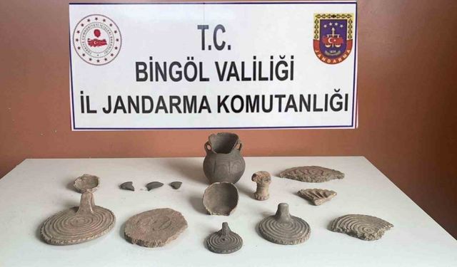 Bingöl’de tarihi eser niteliğinde çömlek parçaları ele geçirildi