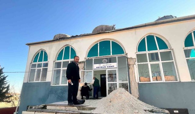 Depremde hasar gören camii yeniden ibadete açılmayı bekliyor