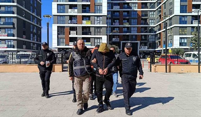 Edirne’de dolandırıcılık operasyonu: 24 sahte altın ve 52 bin TL ele geçirildi