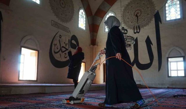 Edirne’deki tarihi camilerde Ramazan hazırlıkları başladı
