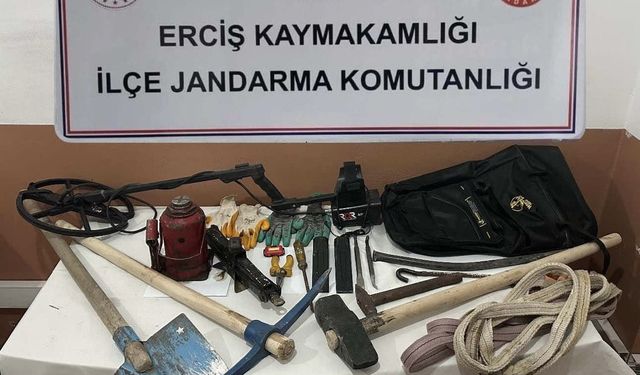 Erciş’te kaçak kazı yapan 4 kişi suçüstü yakalandı