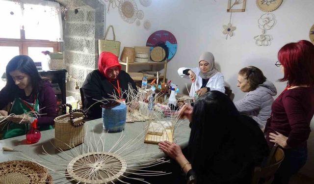 Eskiden yük taşımada kullanılıyordu artık süs eşyası olarak tercih ediliyor