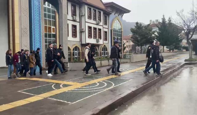 Hastaların fotoğraflarını kullanıp 10 milyon TL haksız yardım toplayan dolandırıcılar yakalandı