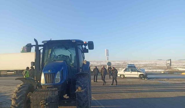 Karapınar’da traktör ile otomobil çarpıştı: 1 yaralı