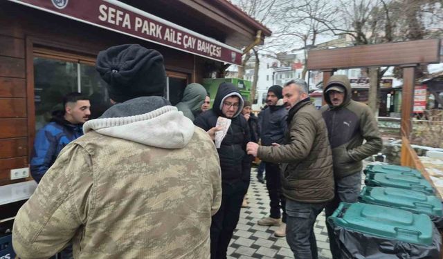 Karla mücadele ekiplerine sucuk ekmek