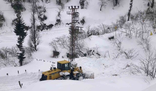 Ordu’da karda mahsur kalan yaşlı adam kurtarıldı