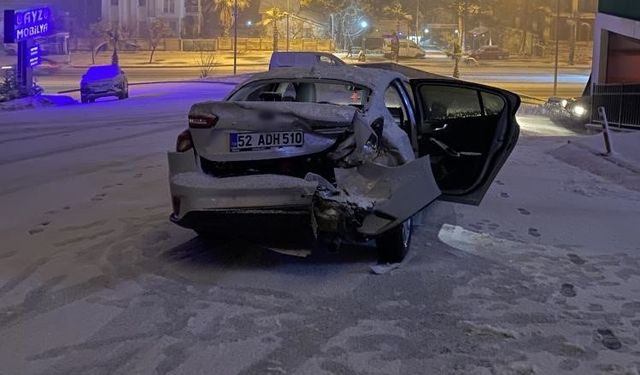 Ordu’da kayan otomobil önündeki otomobile çarptı: 6 yaralı