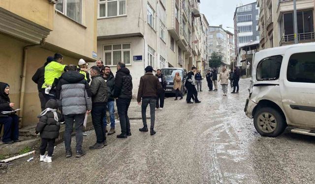 Ordu’da rampada kayan kamyon, park halindeki 3 araca çarparak durabildi