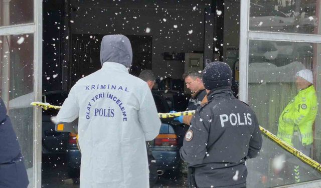 Oto tamir dükkanına park ettiği aracında ölü bulundu