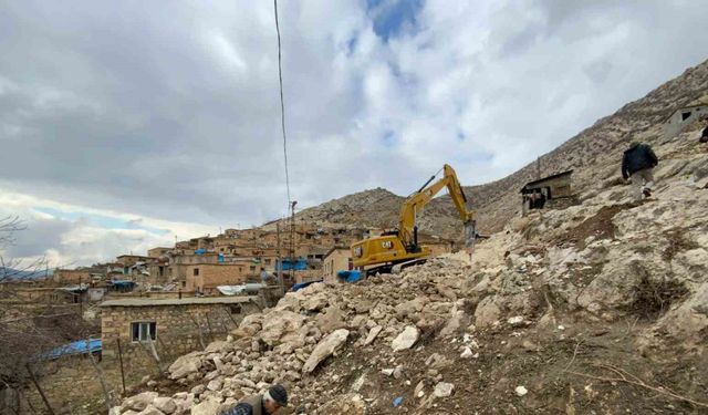 Siirt’te 30 yıl sonra o köye mahalle yolu yapılıyor