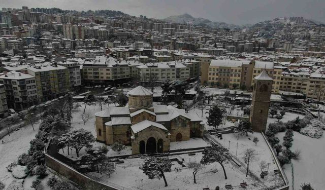 Trabzon şehir merkezi beyaz gelinliğini giydi