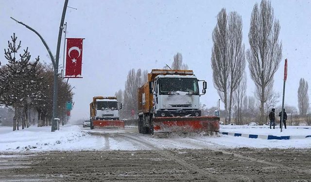 Van’da 560 yerleşim yerinden 528’inin yolu açıldı