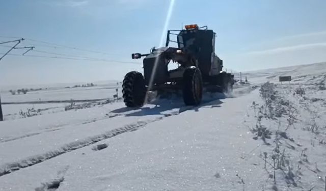 Yozgat’ta Özel İdare ekiplerinin karla mücadelesi sürüyor