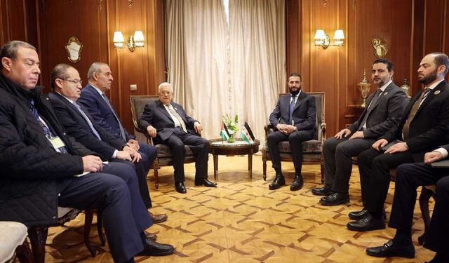 Mahmud Abbas, Kahire Zirvesi'nde Suriye Lideri Ahmed El-Şaraa ile Görüştü