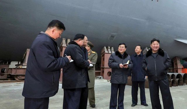 Kim Jong-un, Kuzey Kore’nin İlk Nükleer Denizaltısını İnceledi