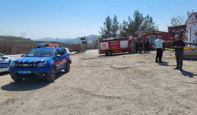 Adıyaman’da kum yüklü kamyon 2 tıra çarptı: 1 ölü, 1 yaralı