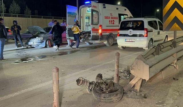 Adıyaman’da otomobil bariyerlere çarptı: 2 yaralı