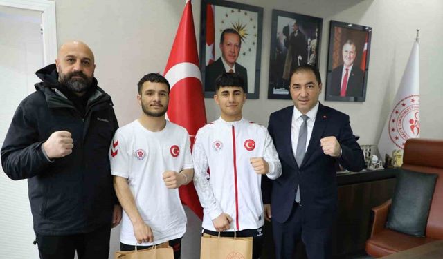 Ağrı Gençlik ve Spor İl Müdürü Çelebi, başarılı boksörleri ağırladı
