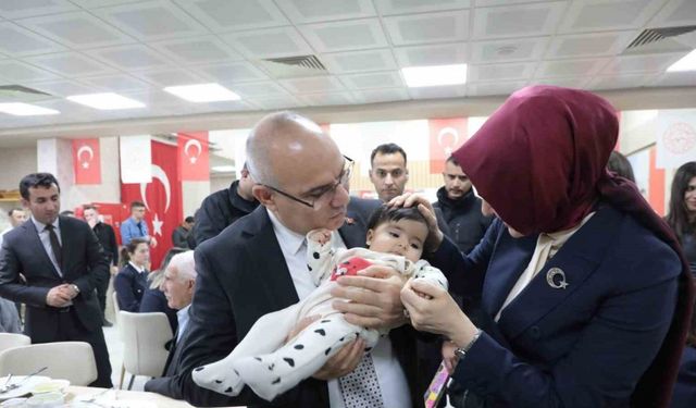 Ağrı Valisi Koç, şehit yakınları ve gazilerle iftarda buluştu
