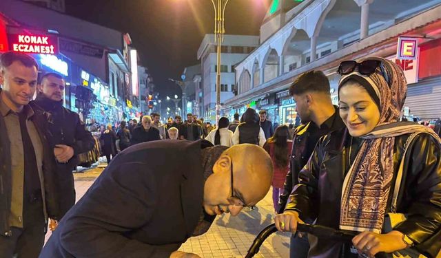 Ağrı Valisi Koç’tan Cumhuriyet Caddesi’nde bayram ziyareti