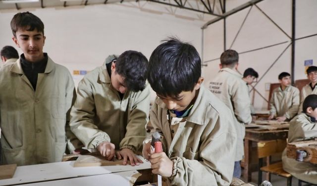 Ağrı’da fabrikaya dönüşen meslek liseleri, 53 milyonluk ciroya ulaştı