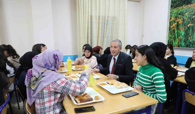 Ağrı’da "İftarda Konuşalım" projesi ile eğitimciler ve öğrenciler buluştu