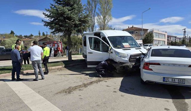 Amasya’da diyaliz hastalarını taşıyan minibüs kazaya karıştı: 11 yaralı