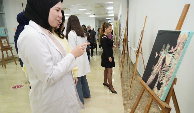 "Anatomide sanat" resim sergisi açıldı