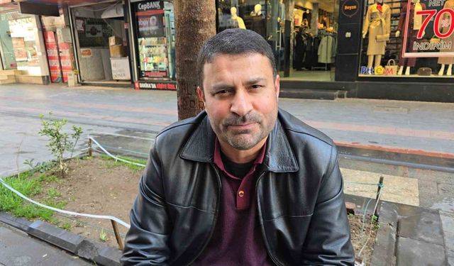 Arabaya yol vermeyen oklu kirpi renkli görüntüler oluşturdu