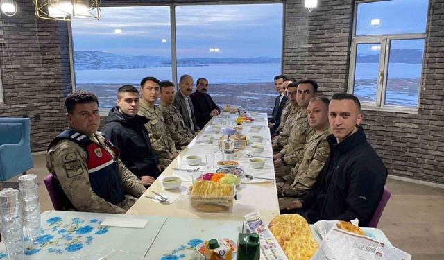 Arpaçay Kaymakamı Akköz, iftarda jandarma ile buluştu