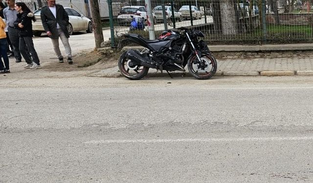 ATV ile otomobil çarpıştı: 1’i ağır 2 yaralı