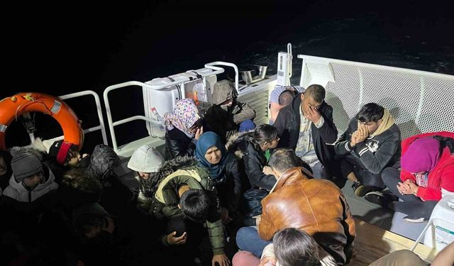Ayvacık açıklarında 23 kaçak göçmen yakalandı