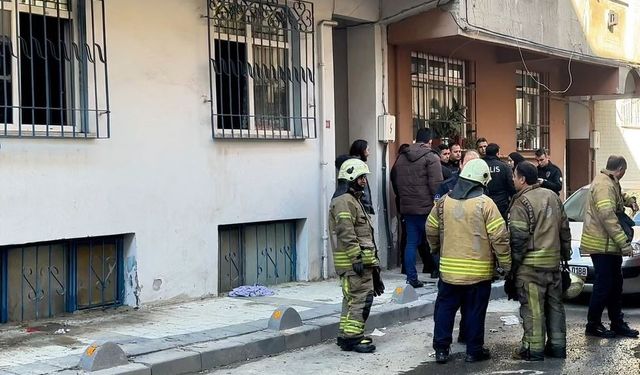 Bağcılar’da çıkan yangında yatağa bağımlı bir kişi hayatını kaybetti