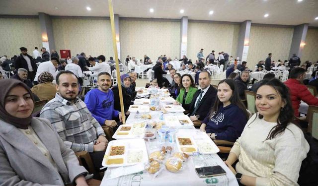 Başkan Özdemir İftarını Belediye Personeliyle Yaptı