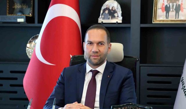Başkan Özdemir: "Vatan sevgisini mısralarında en güçlü şekilde ifade eden Mehmet Akif Ersoy’u minnetle anıyorum"