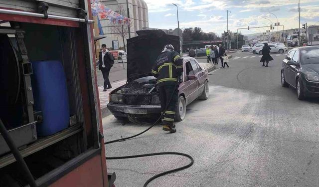 Batman’da seyir halindeki otomobil yandı