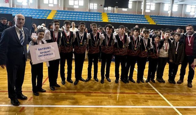 Bayburt halk oyunları ekibi de finale yükseldi