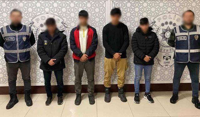 Bayburt’ta 5 düzeniz göçmen ve 3 insan taciri yakalandı