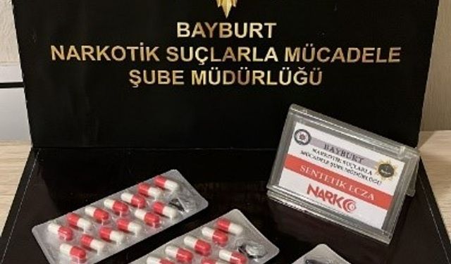 Bayburt’ta bir miktar uyuşturucu madde ve bir adet ruhsatsız tabanca ele geçirildi