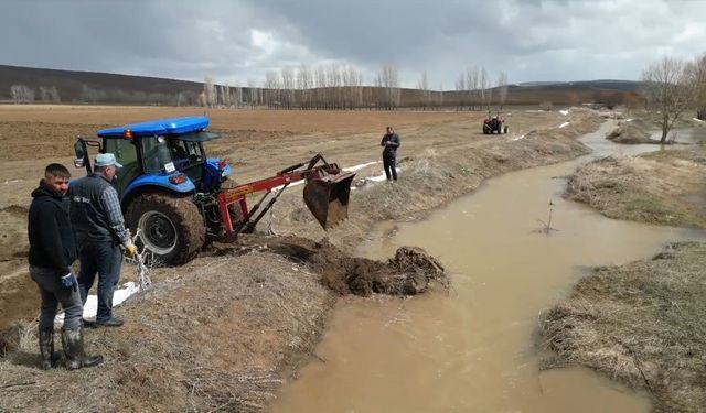 Bayburt’ta kar sularının erimesiyle arazilerde su baskınları yaşandı