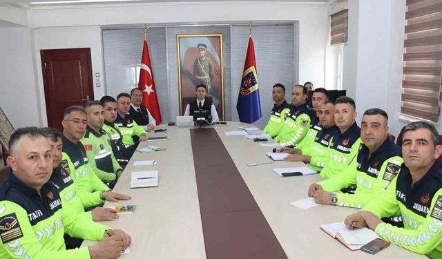Bayram tatili öncesi jandarmadan trafik güvenliği toplantısı